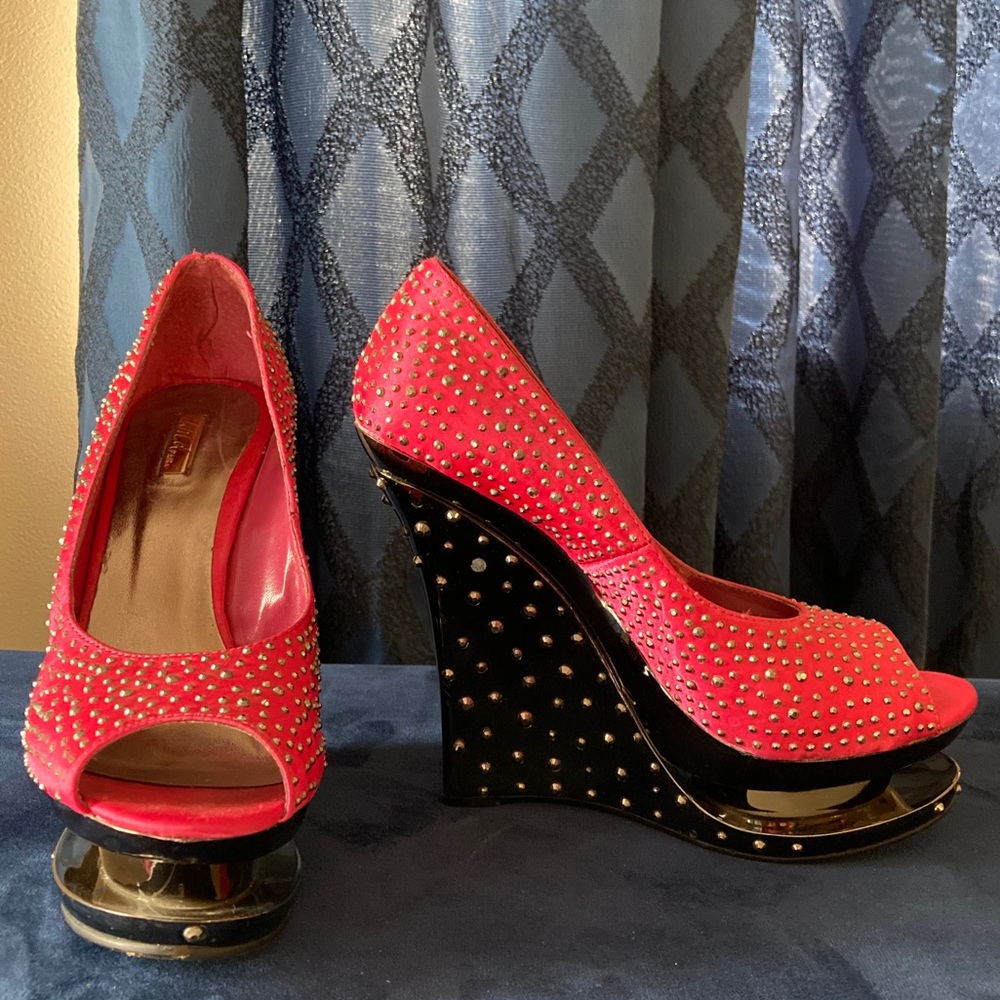 Lady’s Shoes - Picture 2 of 15